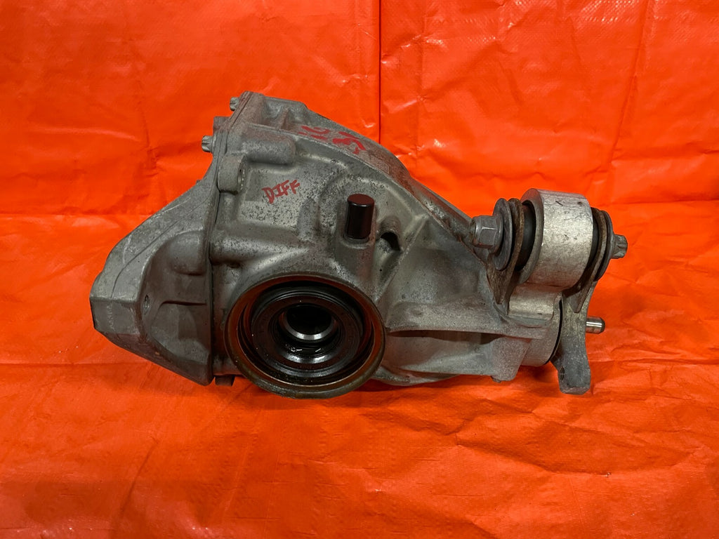16 17 MERCEDES BENZ C300 W205   4MATIC   REAR DIFFERENTIAL CARRIER PUMPKIN OEM1