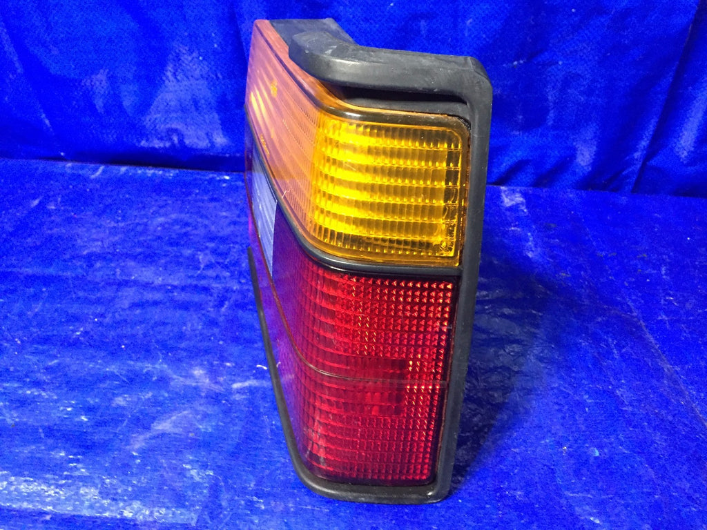 OEM 1984 1985 1986 1987 88 VOLKSWAGEN JETTA PASSENGER RIGHT TAIL LIGHT 1659451123