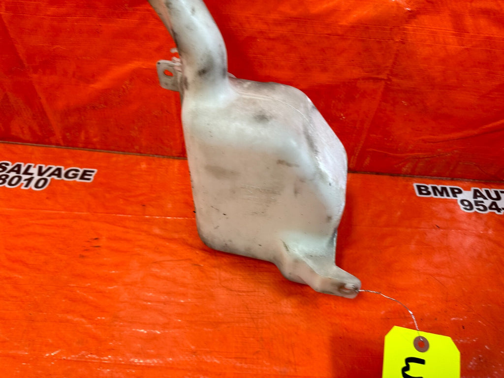 93 96 HONDA DEL SOL   WINDSHIELD WIPER FLUID RESERVOIR TANK W/ MOTORS   OEM #2575