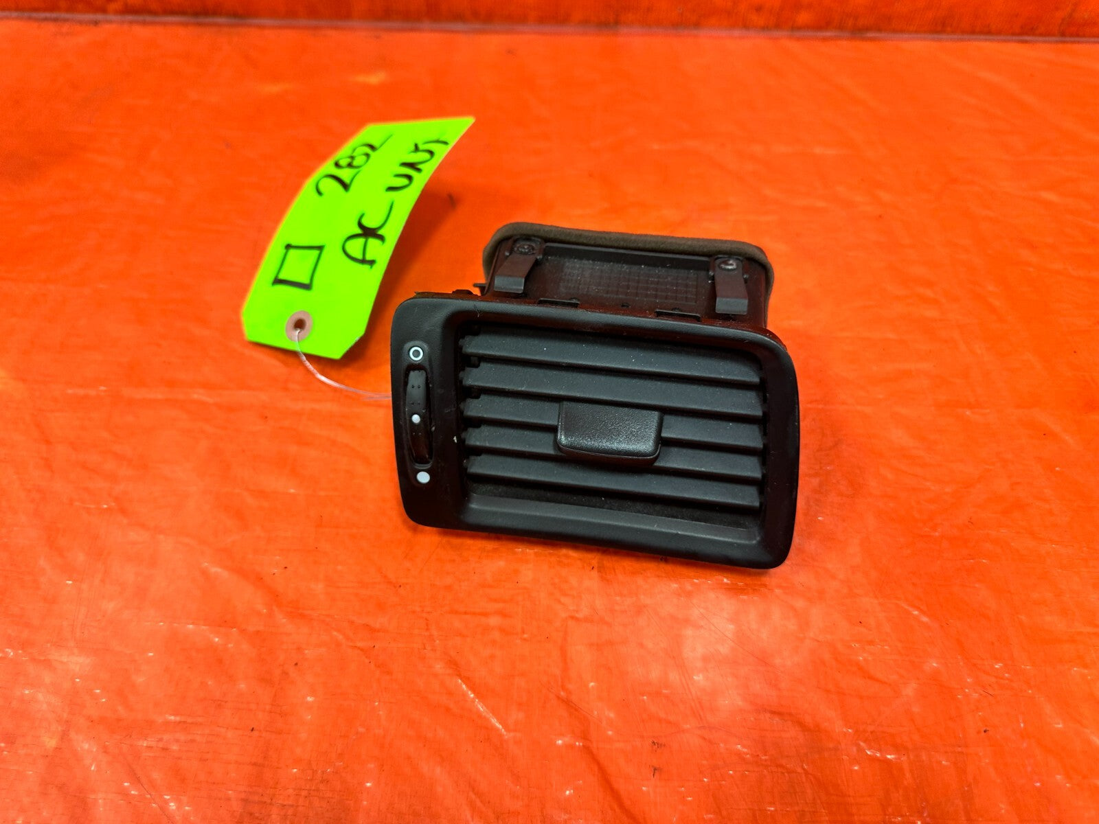 06 11 HONDA CIVIC   PASSENGER RIGHT AC VENT   THIS IS THE OUTER ONE   OEM #2822