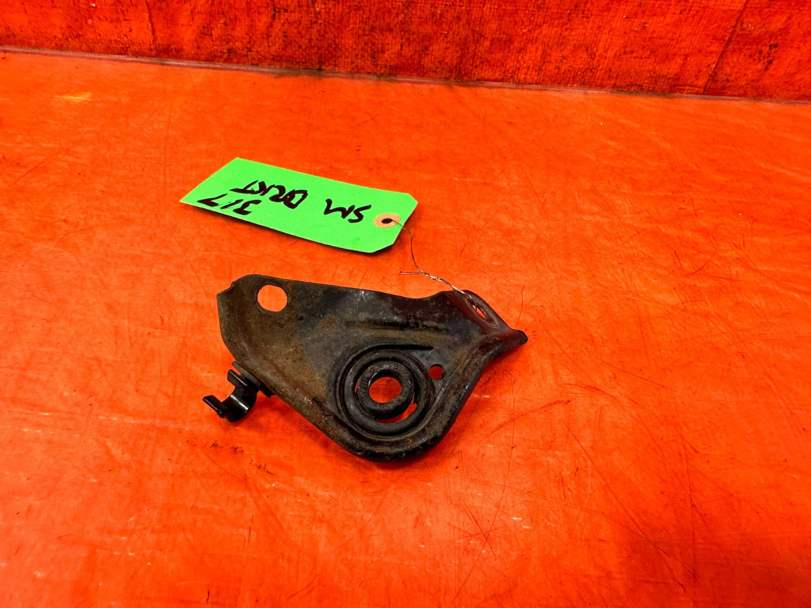 90 91 HONDA CIVIC HATCHBACK   RADIATOR MOUNTING BRACKET   OEM 3171