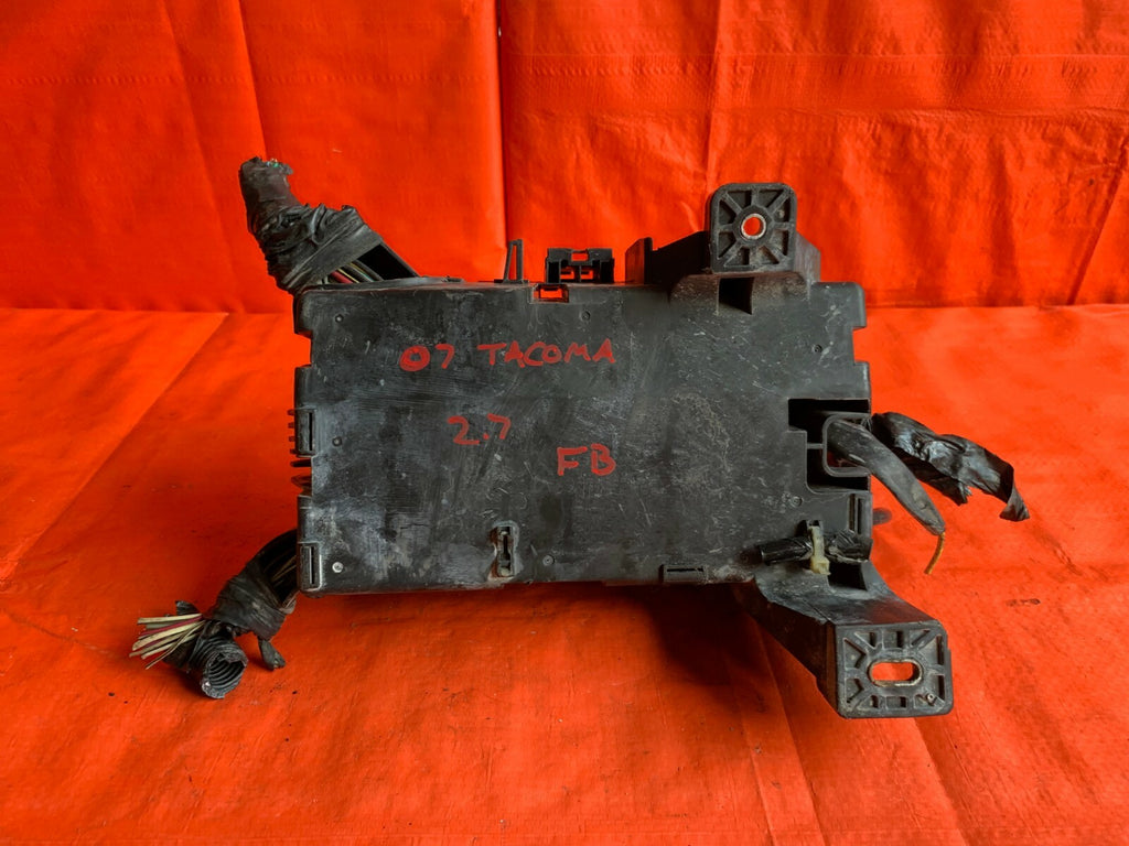 OEM 2007 07 TOYOTA TACOMA 2.7L BASE   ENGINE BAY UNDER THE HOOD FUSE BOX PANEL7