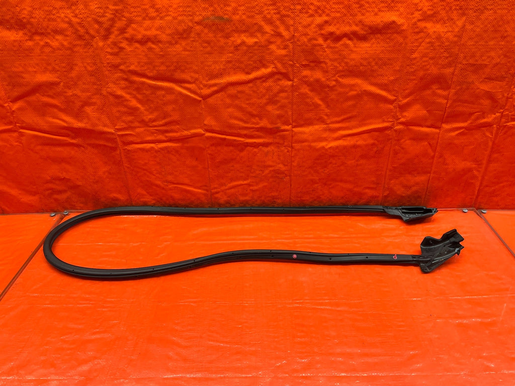 08 15 INFINITI G37 & Q60   RIGHT DOOR   LOWER WEATHER STRIP SEAL OEM #20716