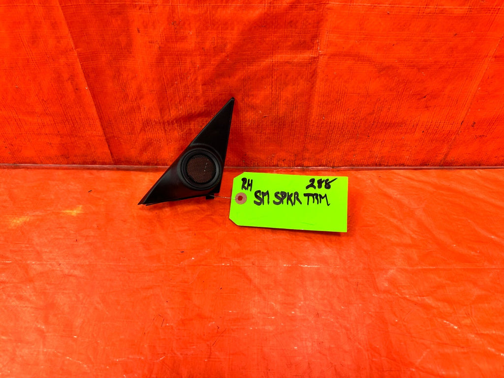 02 05 LEXUS SC430   PASSENGER RIGHT TWEETER SPEAKER TRIM ONLY THE TRIM OEM 2880