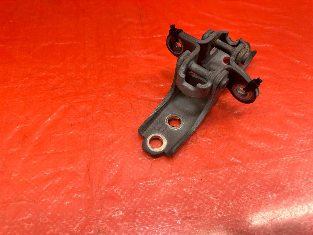 02 06 ACURA RSX   PASSENGER RIGHT FRONT DOOR HINGE SET UPPER LOWER   OEM #2114
