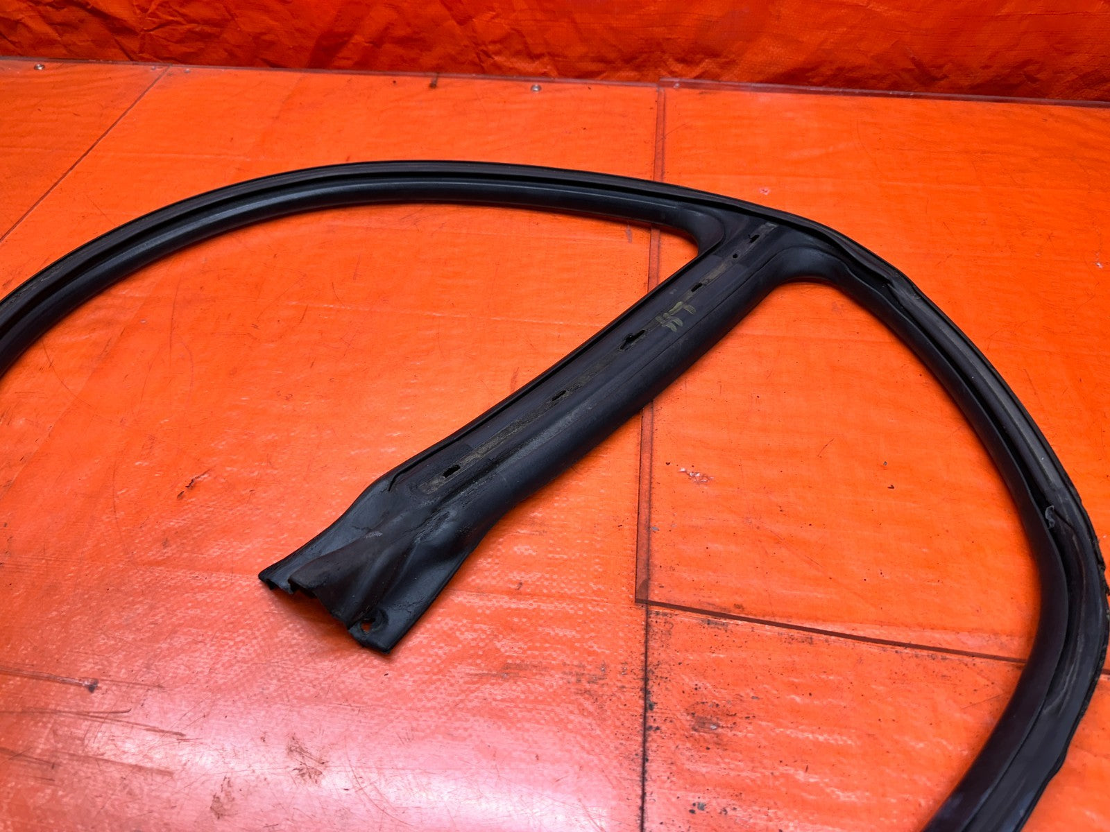 94-01 ACURA INTEGRA 4D SEDAN LEFT DRIVER FRONT REAR DOOR WEATHERSTRIP #34011