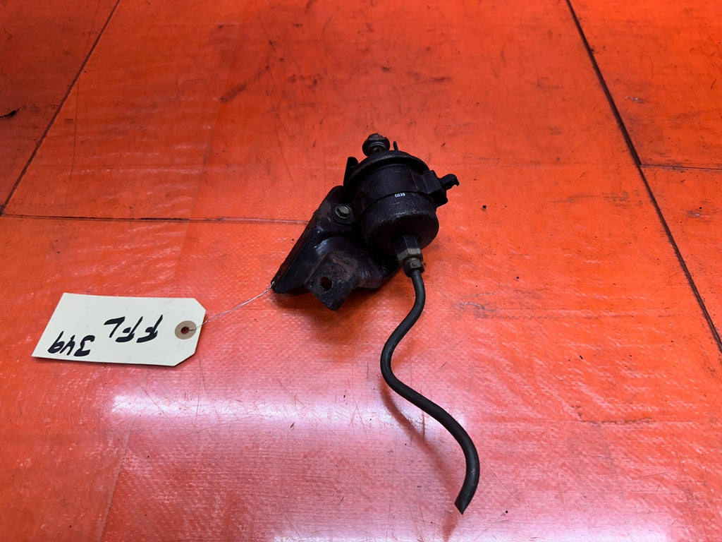 94-01 ACURA INTEGRA ENGINE BAY FUEL FILTER W/ MOUNTING BRACKET HOUSING OEM #3496