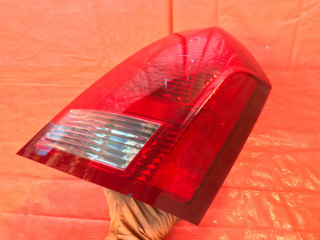 OEM 2005 2006 2007 CHRYSLER 300   TOURING MODEL   PASSENGER RIGHT TAIL LIGHT 4