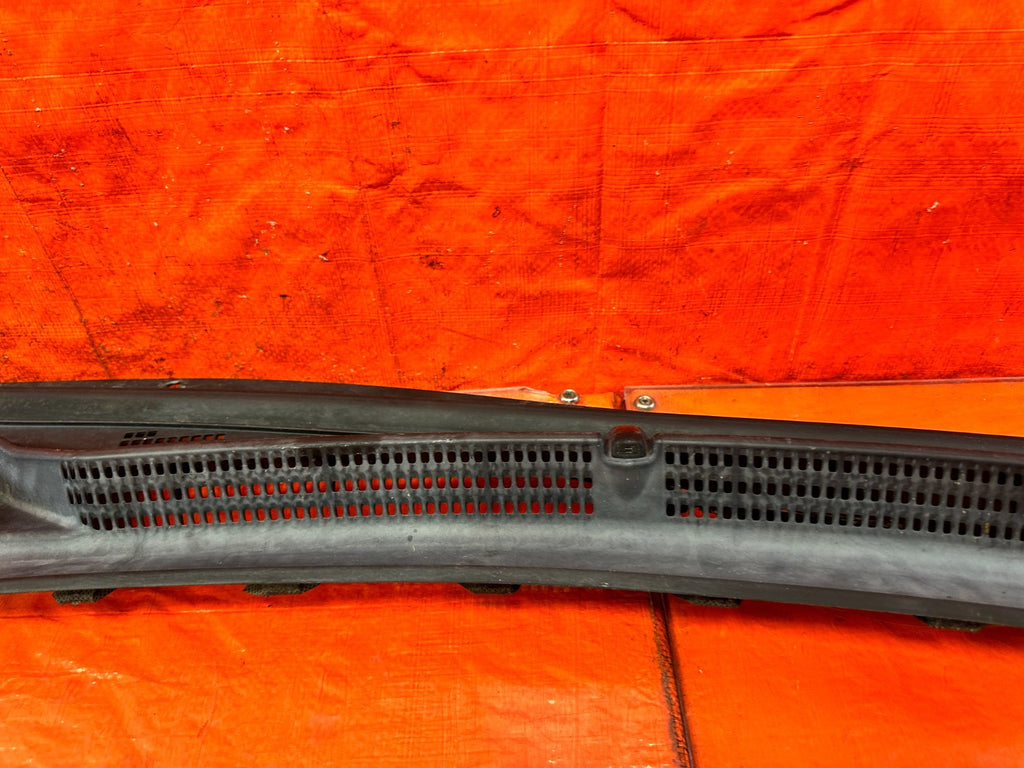 13 16 HYUNDAI GENESIS 2D COUPE   WINDSHIELD WIPER COWL   86150 2M000   OEM #32512
