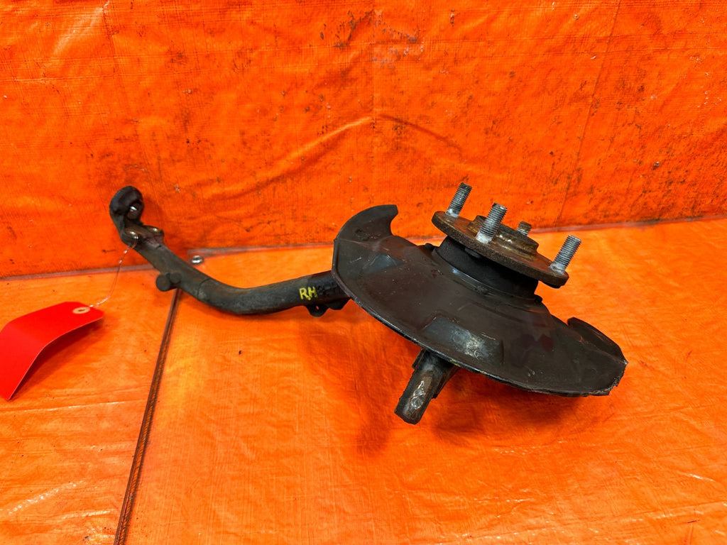 90 91 HONDA CIVIC HATCHBACK   PASSENGER RIGHT FRONT SPINDLE KNUCKLE HUB OEM 3258