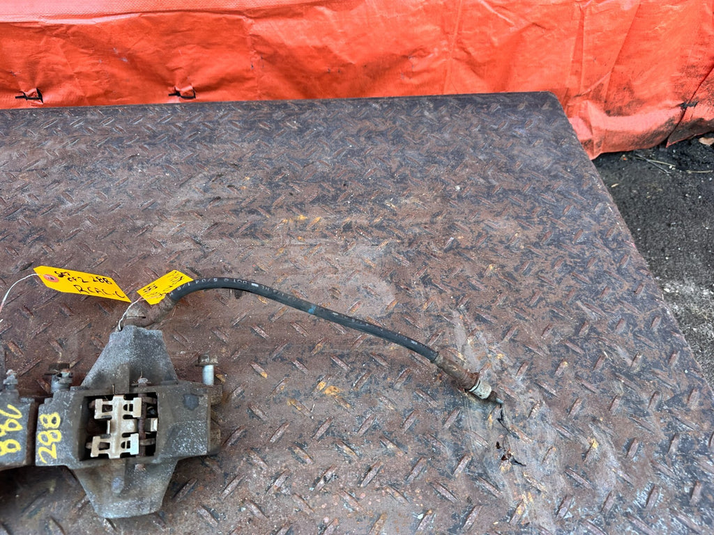 02 10 LEXUS SC430   LEFT AND RIGHT REAR BRAKE CALIPERS   OEM FACTORY #2884