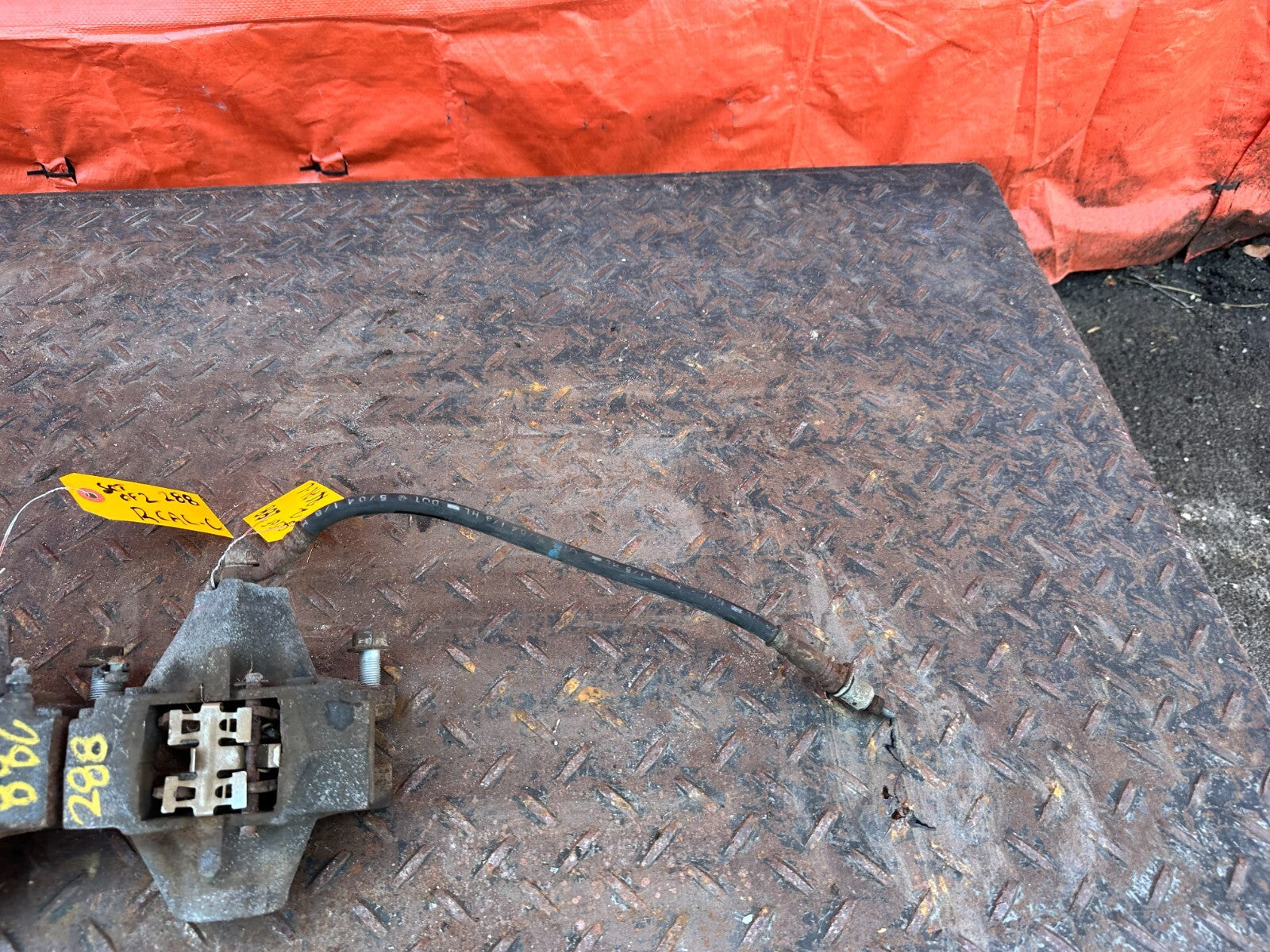 02 10 LEXUS SC430   LEFT AND RIGHT REAR BRAKE CALIPERS   OEM FACTORY #2884