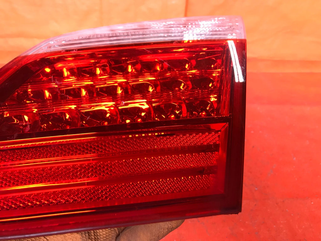 OEM 2009 2010 2011 HYUNDA GENESIS SEDAN PASSENGER RIGHT INNER TRUNK TAIL LIGHT2