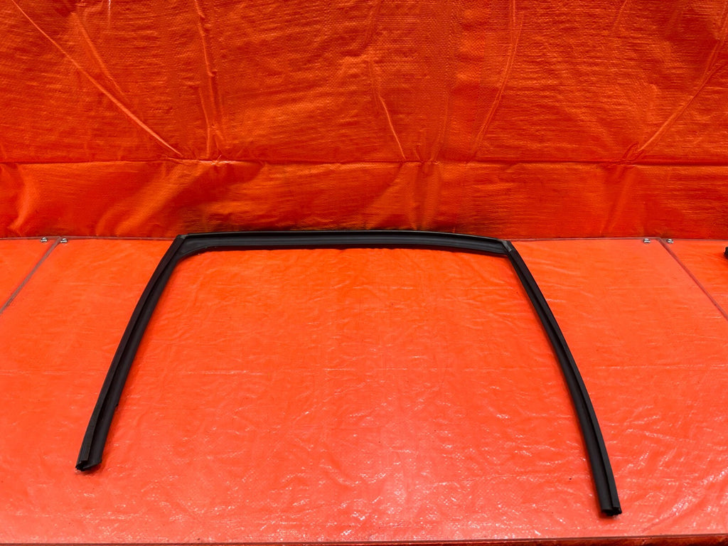 04 08 ACURA TSX   DRIVER LEFT REAR WINDOW GLASS RUN CHANNEL   OEM #2094