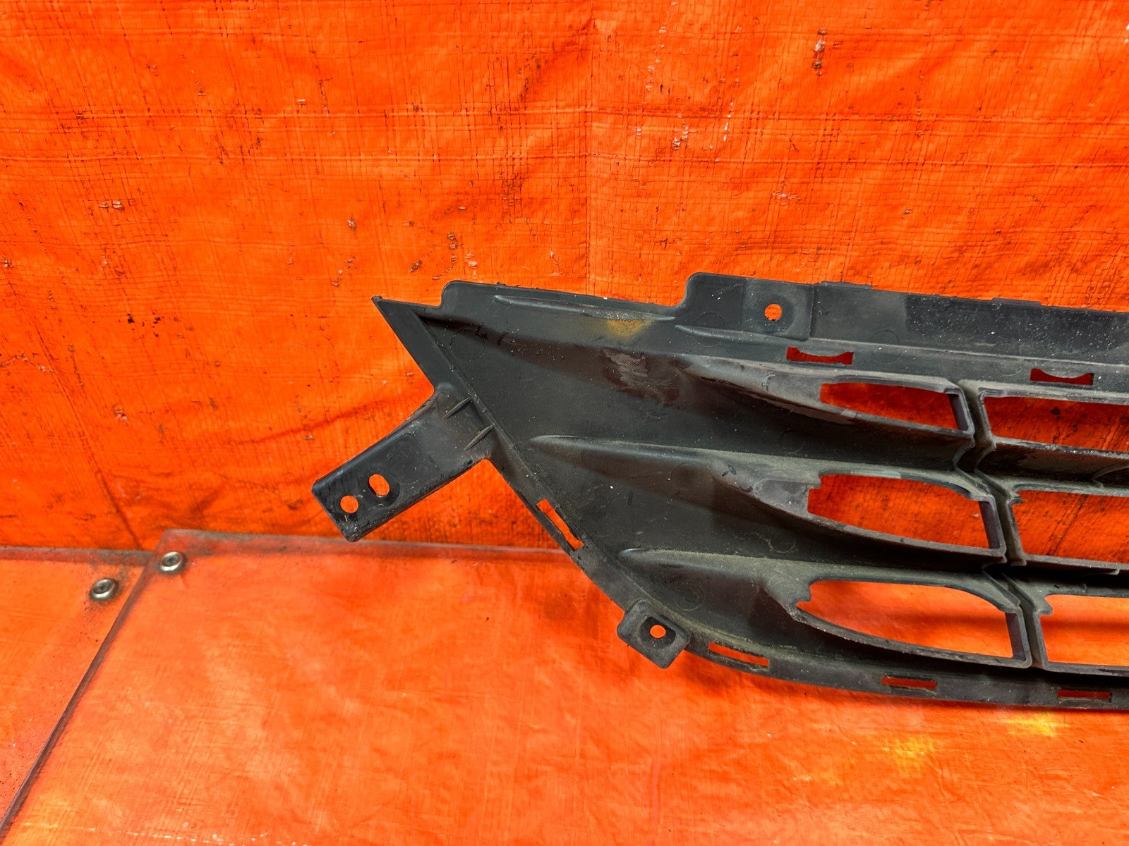16 HYUNDAI GENESIS COUPE LOWER FRONT BUMPER GRILLE INSERT TRIM PLASTIC OEM 32510