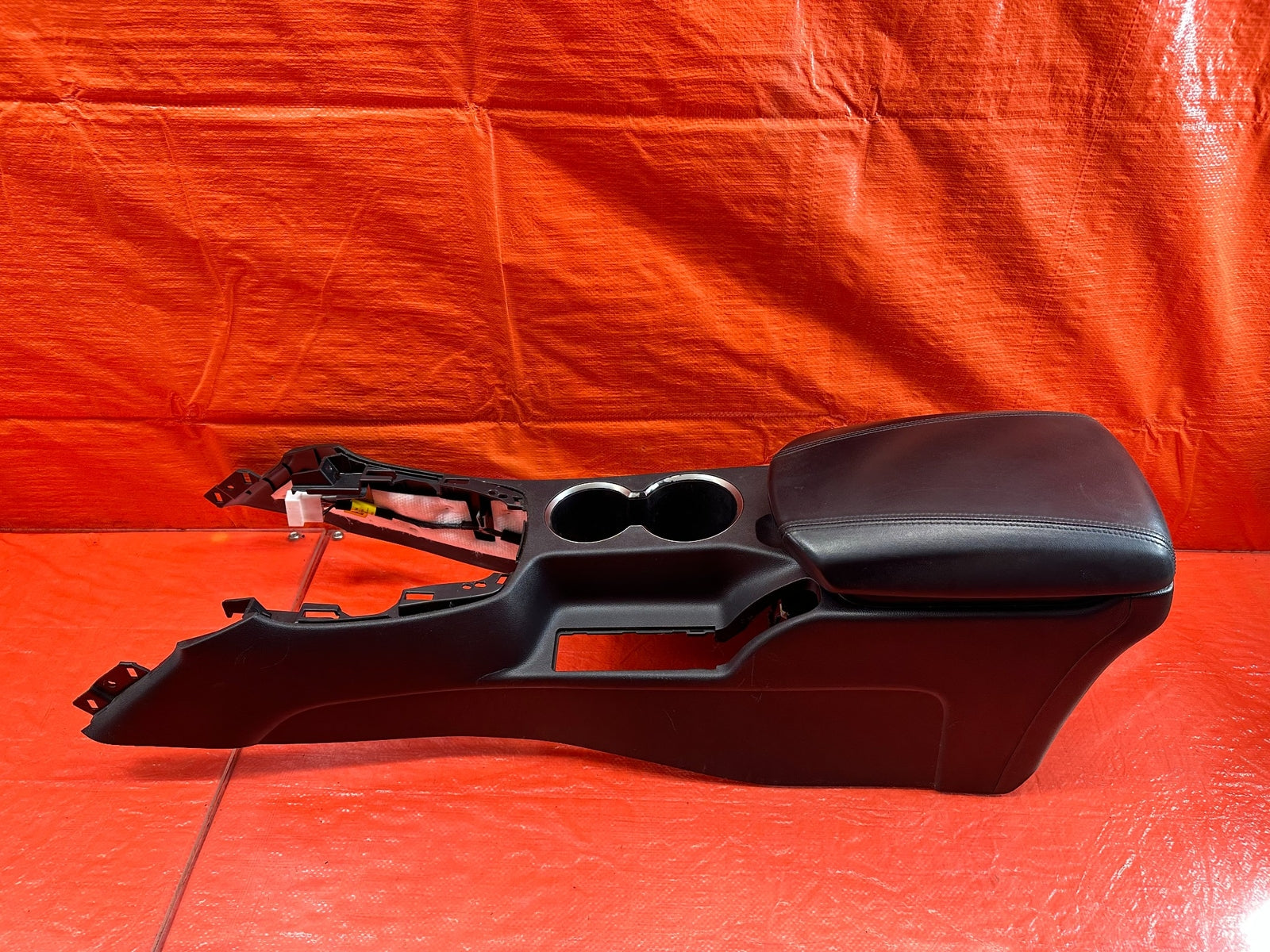 13 16 HYUNDAI GENESIS COUPE   ARM REST / CENTER CONSOLE STORAGE   OEM #2190