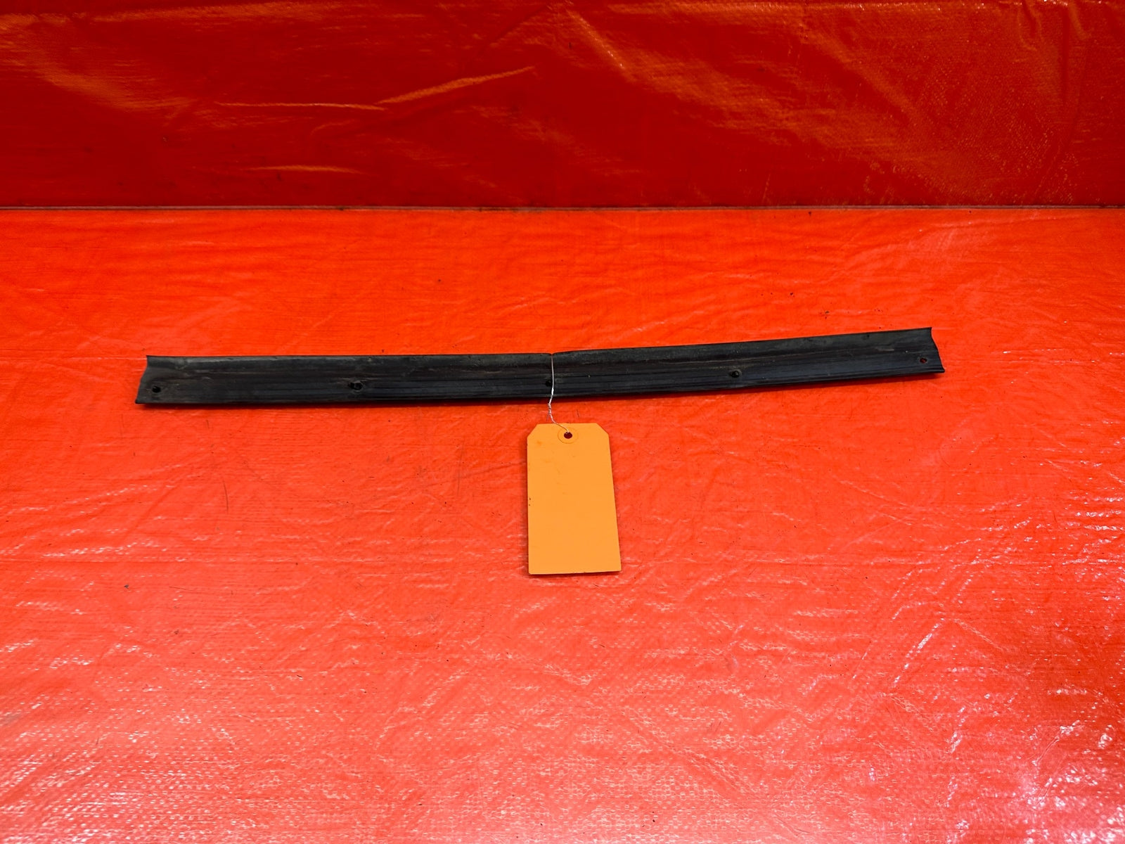 14 16 INFINITI Q50   LEFT / RIGHT   REAR DOOR   LOWER WEATHER TRIM STRIP OEM 2158