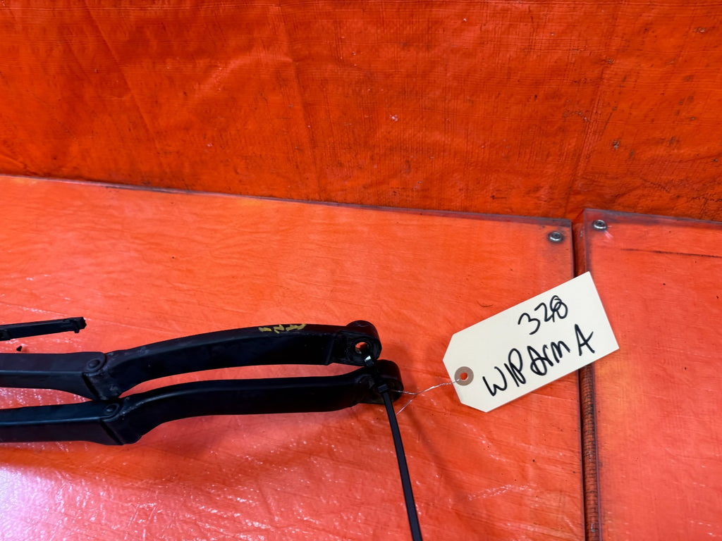 09 15 INFINITI G37 CONVERTIBLE   LEFT & RIGHT WINDSHIELD WIPER ARMS   OEM #3282