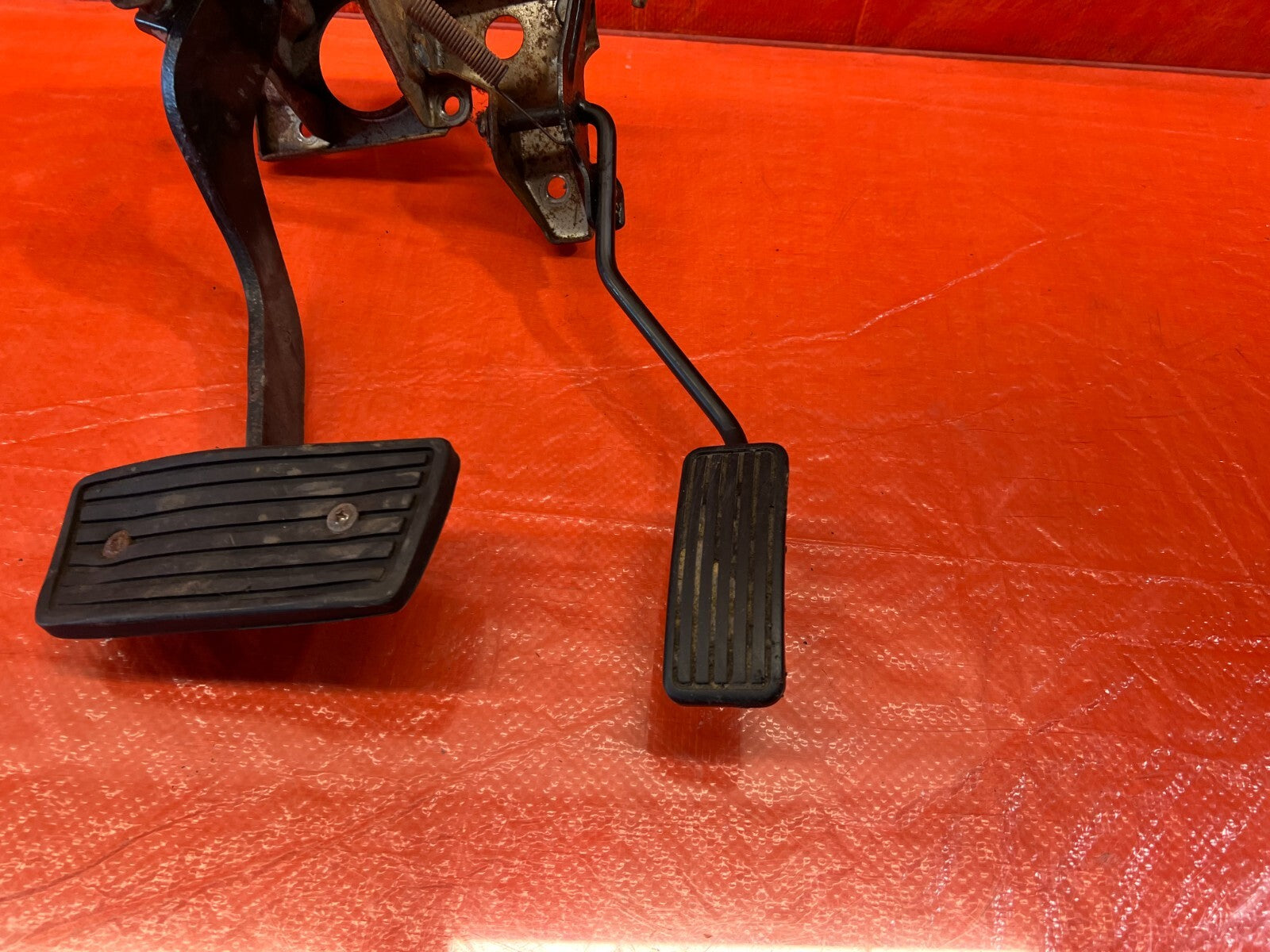 88 91 HONDA CRX   DX   AUTOMATIC   GAS AND BRAKE PEDAL ASSEMBLY   OEM #1573