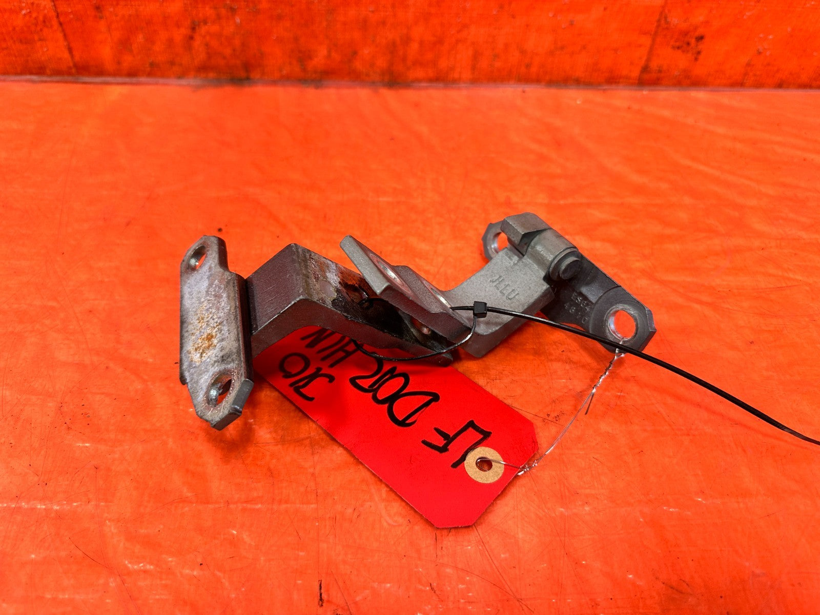 09 15 INFINITI G37 CONVERTIBLE   DOOR HINGES   UPPER & LOWER   LEFT SIDE OEM 3101