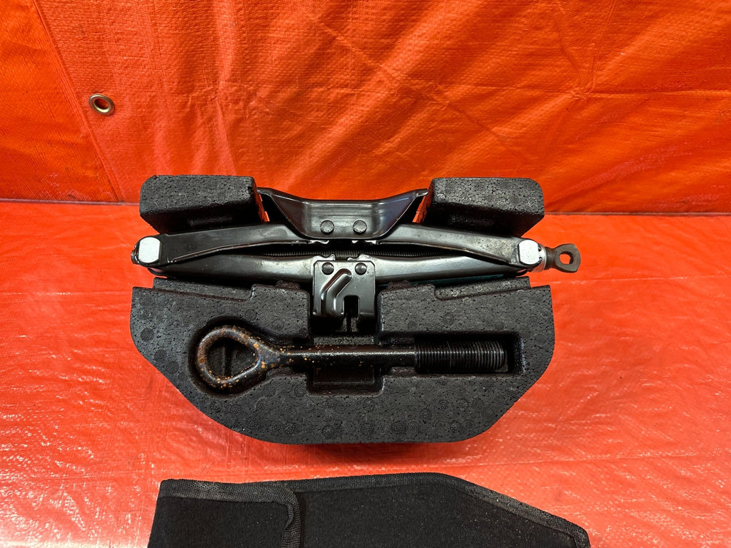 13 16 HYUNDAI GENESIS COUPE   SPARE TIRE TOOL KIT W/ SCISSOR JACK & ALL OEM #2198