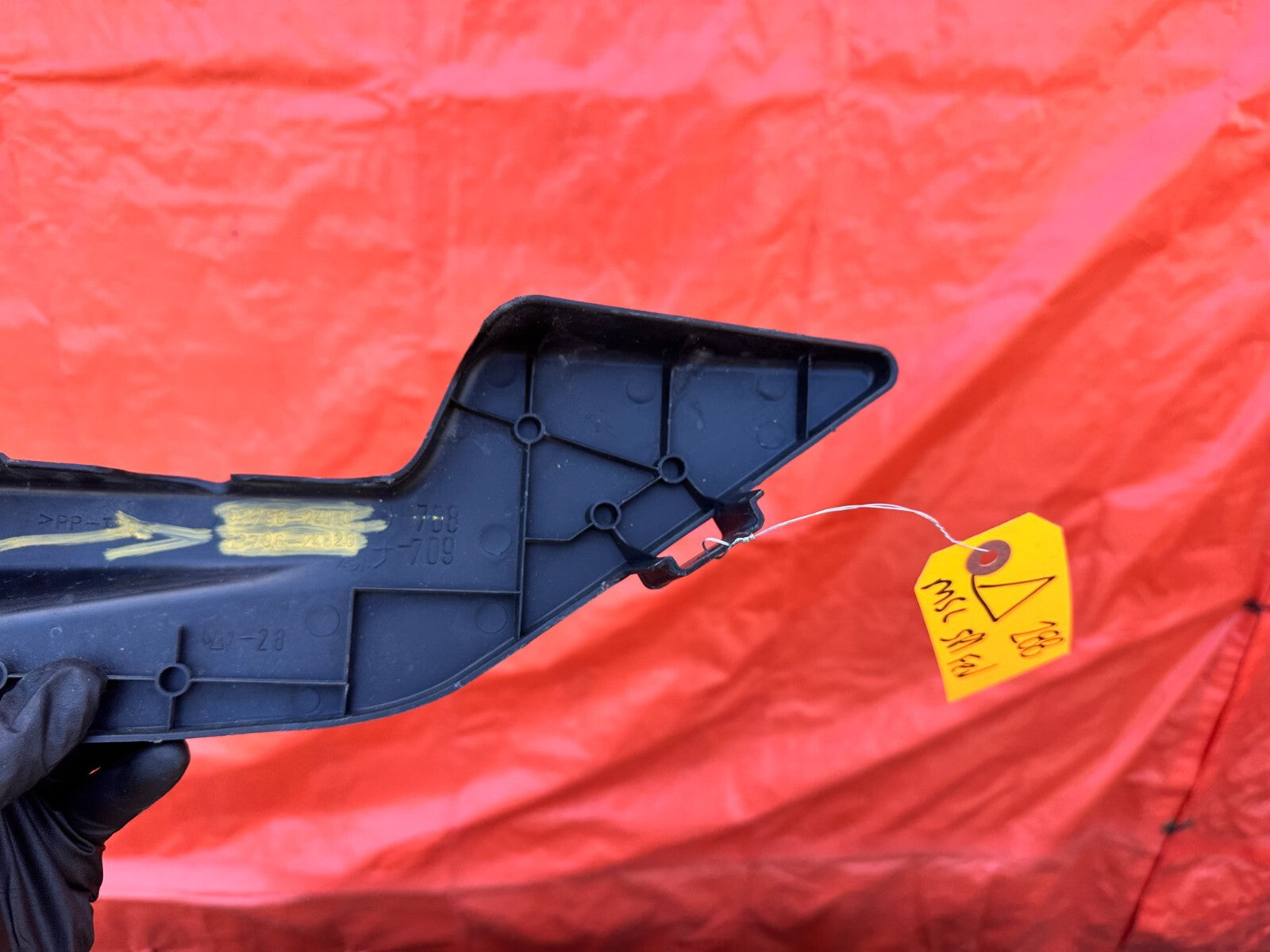 02 10 LEXUS SC430   ENGINE ROOM DRIVER SIDE COVER   53796 24010   OEM #28813