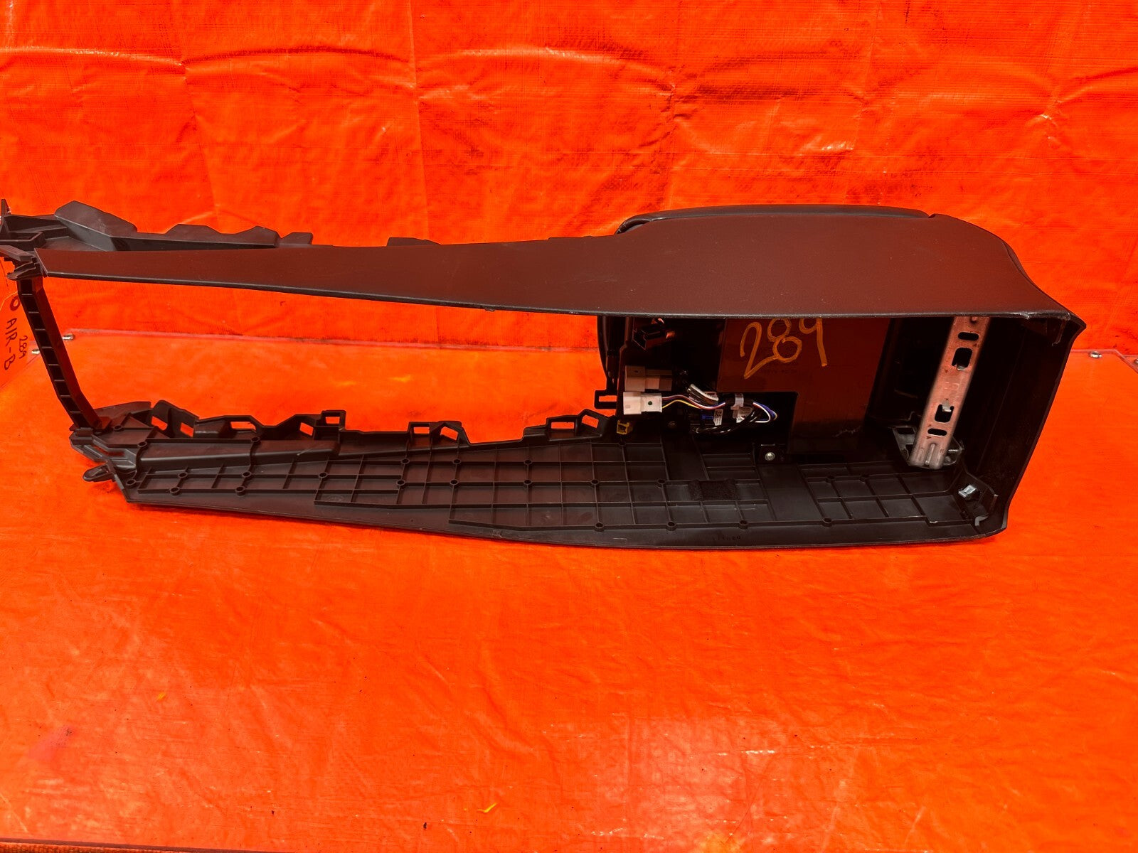 16 20 INFINITI Q50 / 17 20 Q60   ARM REST CENTER CONSOLE   OEM FACTORY OE #2898
