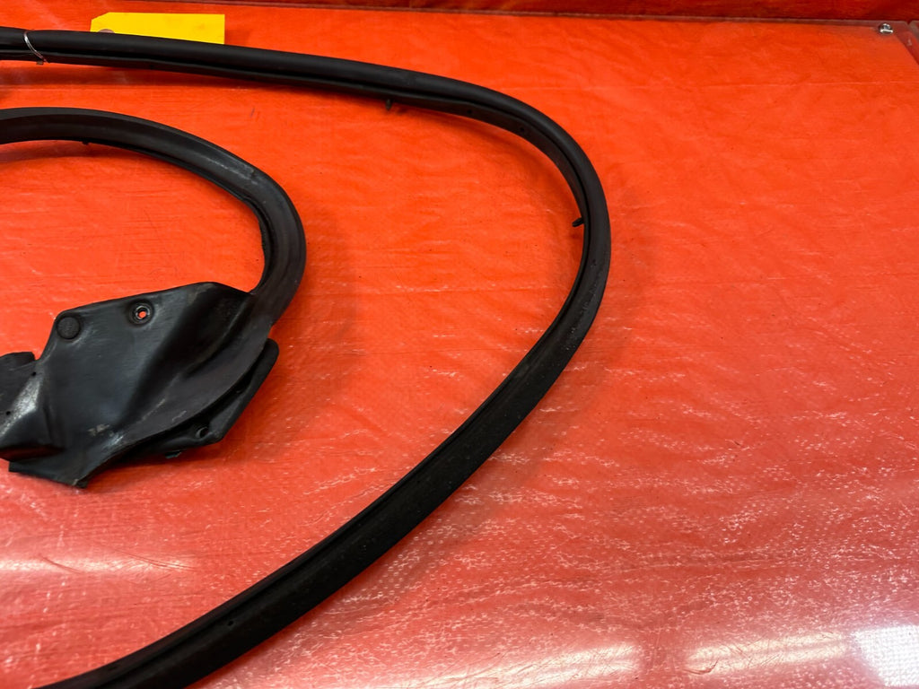 94 01 ACURA INTEGRA SEDAN DRIVER LEFT REAR WEATHER STRIP TRIM SEAL OEM #2295