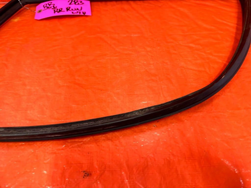 08 14 SUBARU IMPREZA WRX WAGON PASSENGER RIGHT REAR WINDOW GLASS RUN CHANNEL 2838