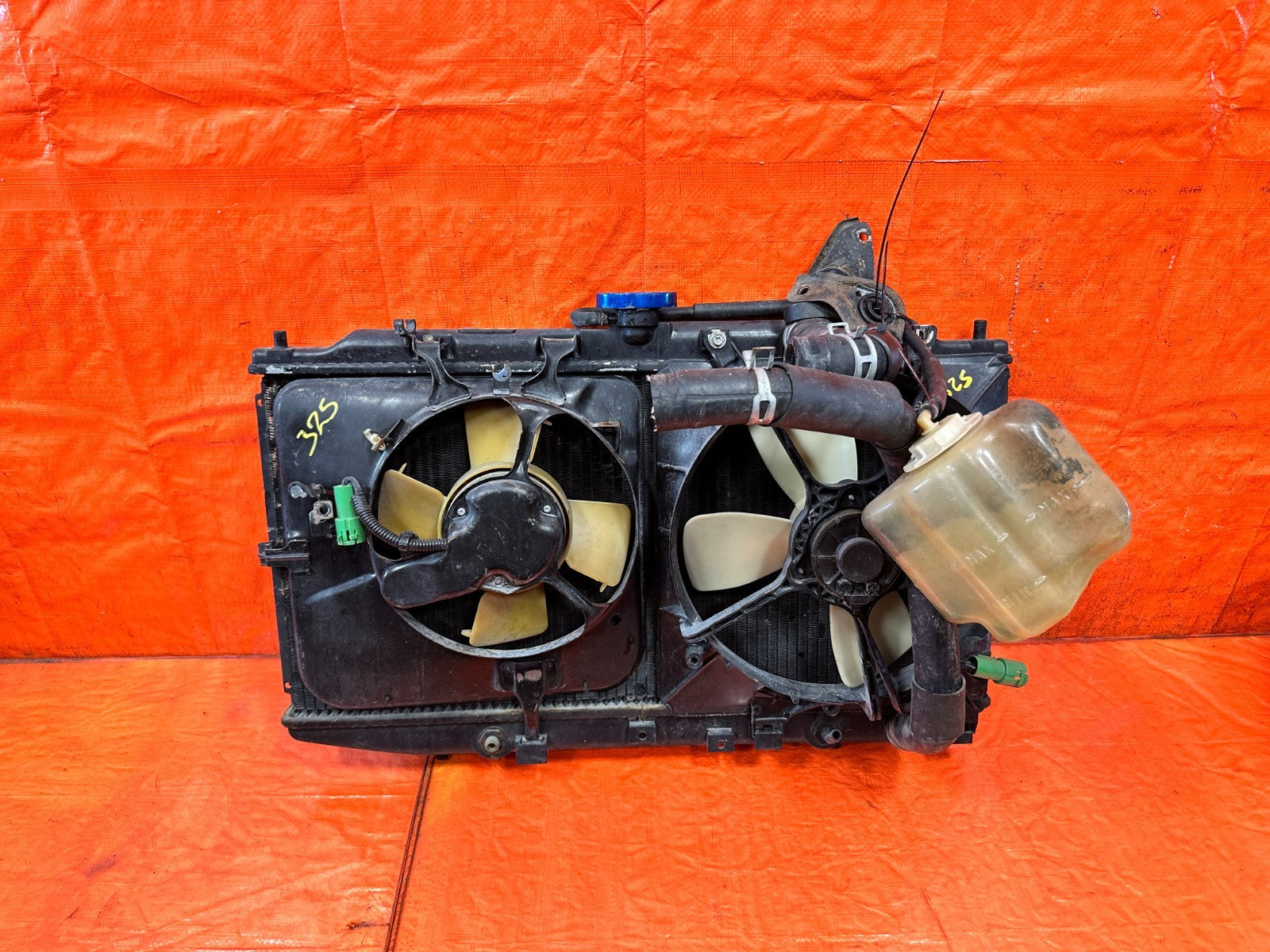 90 91 HONDA CIVIC   5 SPEED MANUAL RADIATOR W/ BOTH FANS TANK BRACKETS OEM 3250