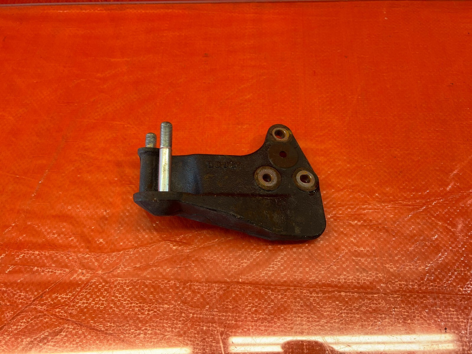02 06 ACURA RSX   POWER STEERING RACK PASSENGER RIGHT MOUNTING BRACKET   OEM 1396