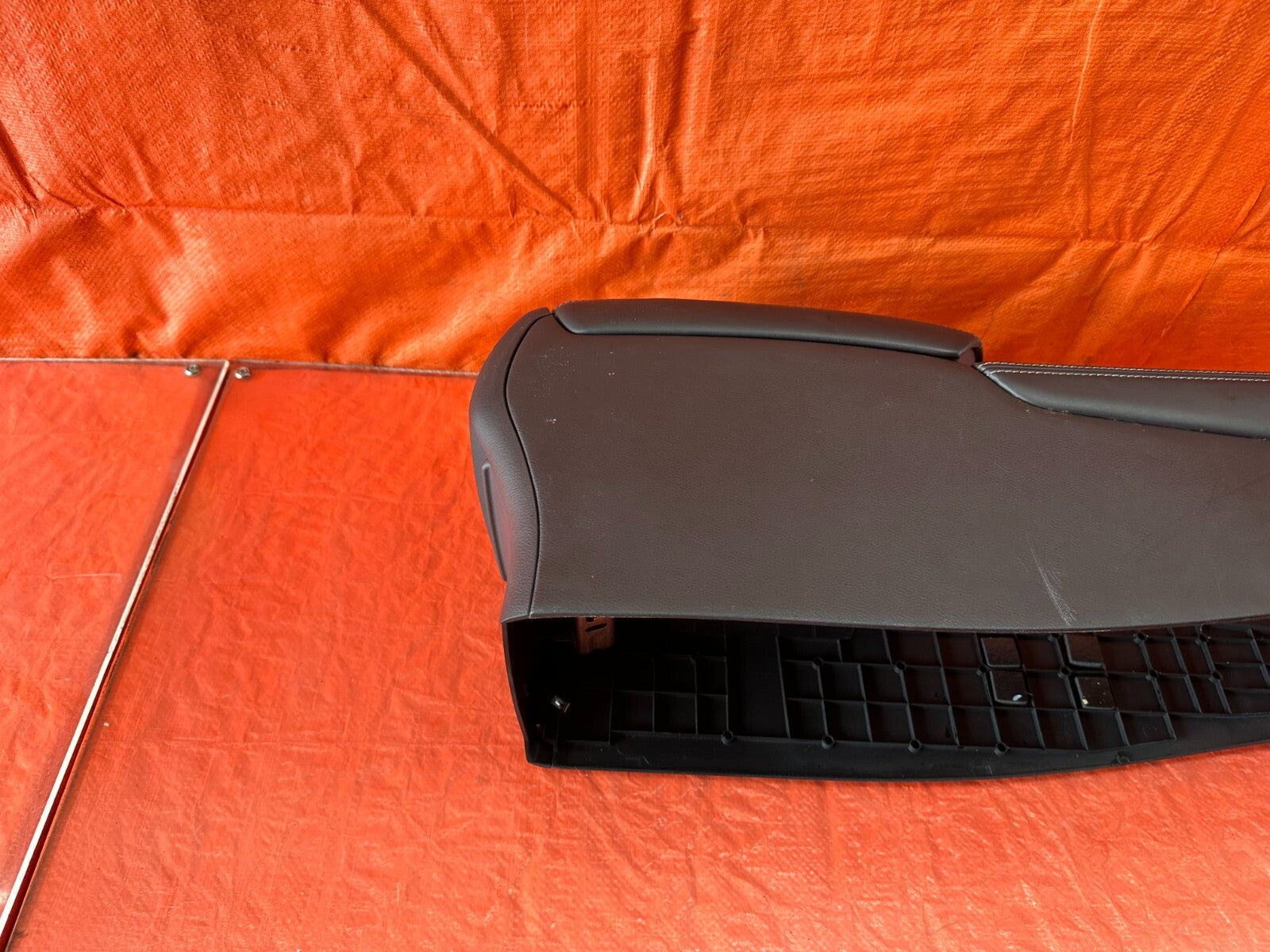 16 20 INFINITI Q50 / 17 20 Q60   ARM REST CENTER CONSOLE   OEM FACTORY OE #24215