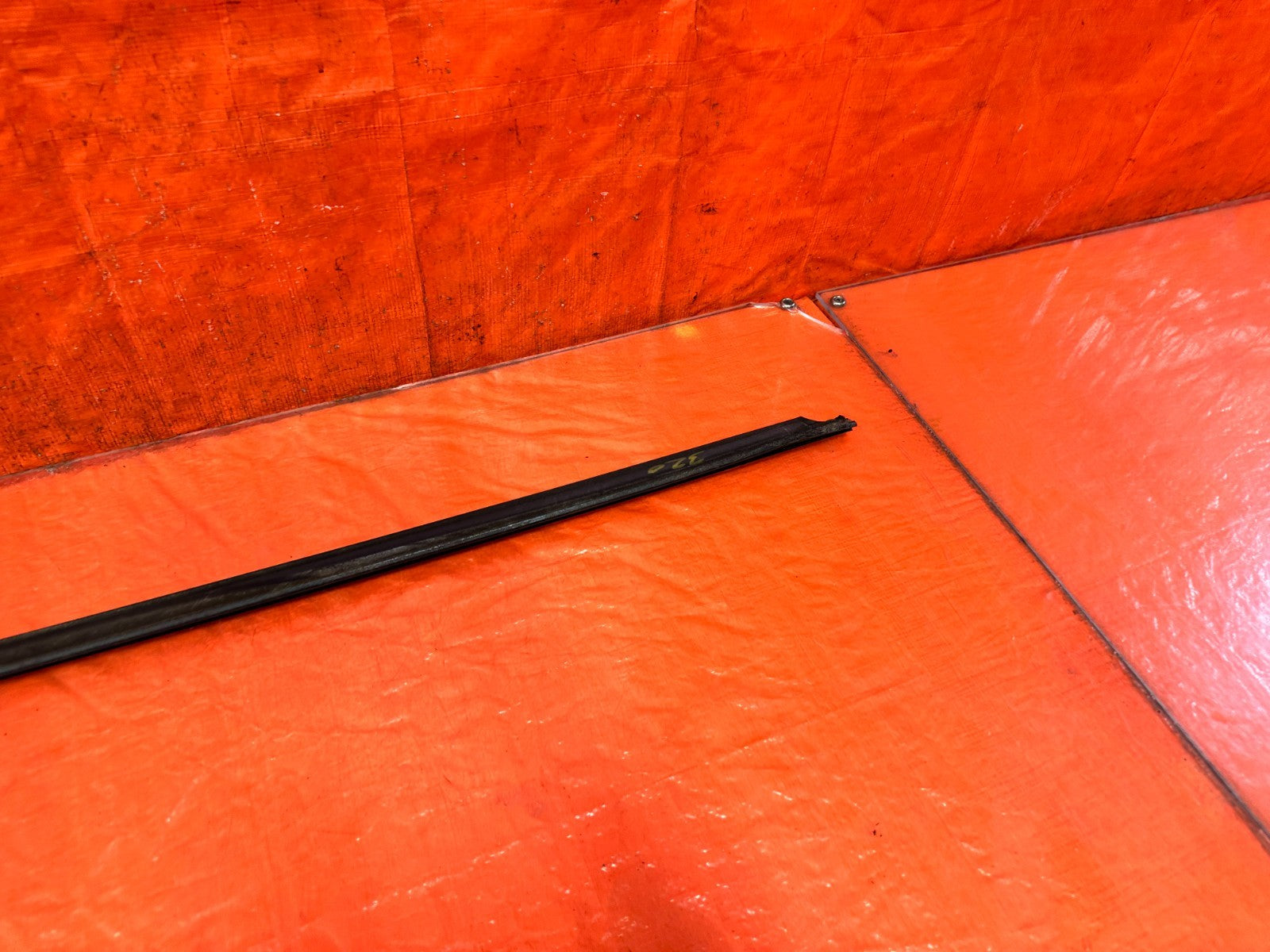 08 15 INFINITI G37 & Q60 COUPE   DRIVER LEFT EXTERIOR WINDOW GLASS TRIM   OEM 3211
