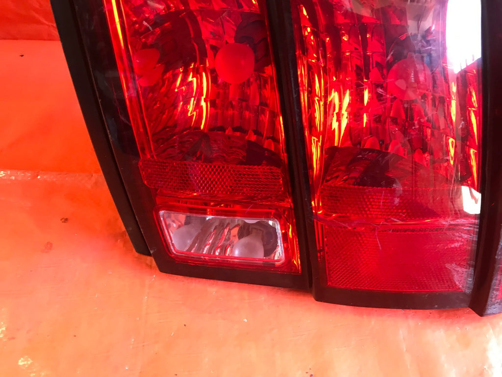 OEM 2003 03 FORD MUSTANG PASSENGER RIGHT TAIL LIGHT LAMP R RH2
