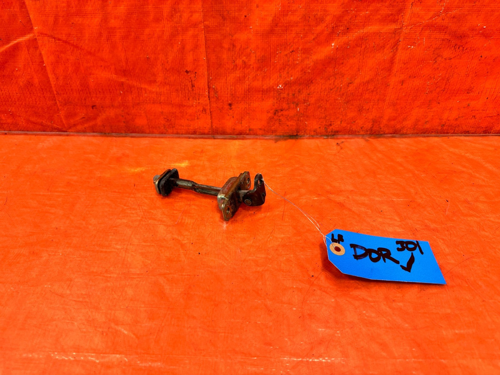 97 01 HONDA CR V CRV   DRIVER LEFT REAR DOOR CHECKER HINGE ARM STOPPER   OEM 3010