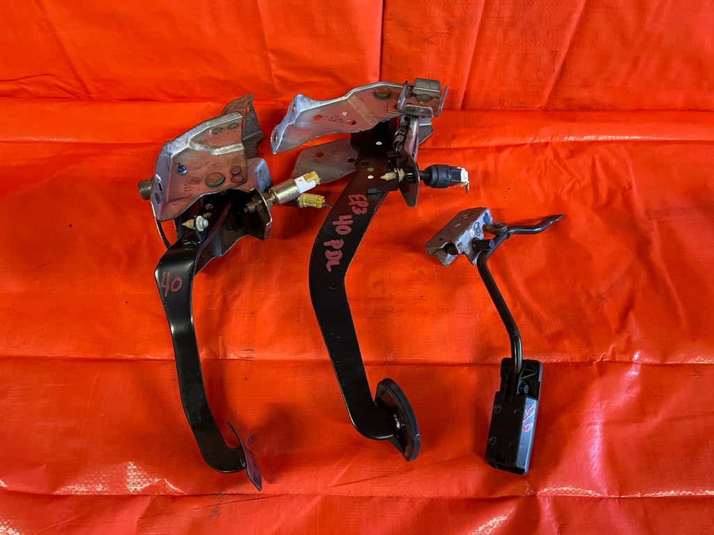 02 05 HONDA CIVIC SI 2.0 EP3   COMPLETE PEDAL SET GAS BRAKE CLUTCH PEDALS OEM   5