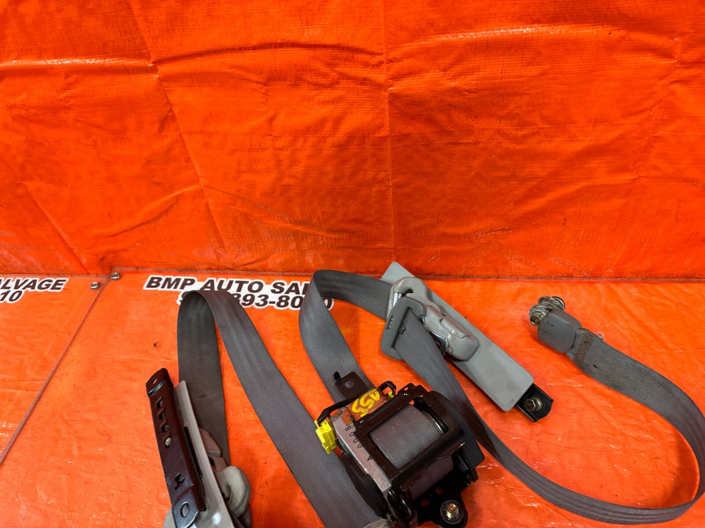 04 05 ACURA TSX   LEFT & RIGHT FRONT SEAT BELTS   GRAY COLOR   OEM FACTORY #2558