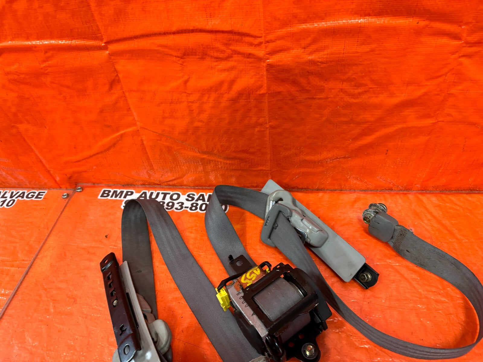 04 05 ACURA TSX   LEFT & RIGHT FRONT SEAT BELTS   GRAY COLOR   OEM FACTORY #2558