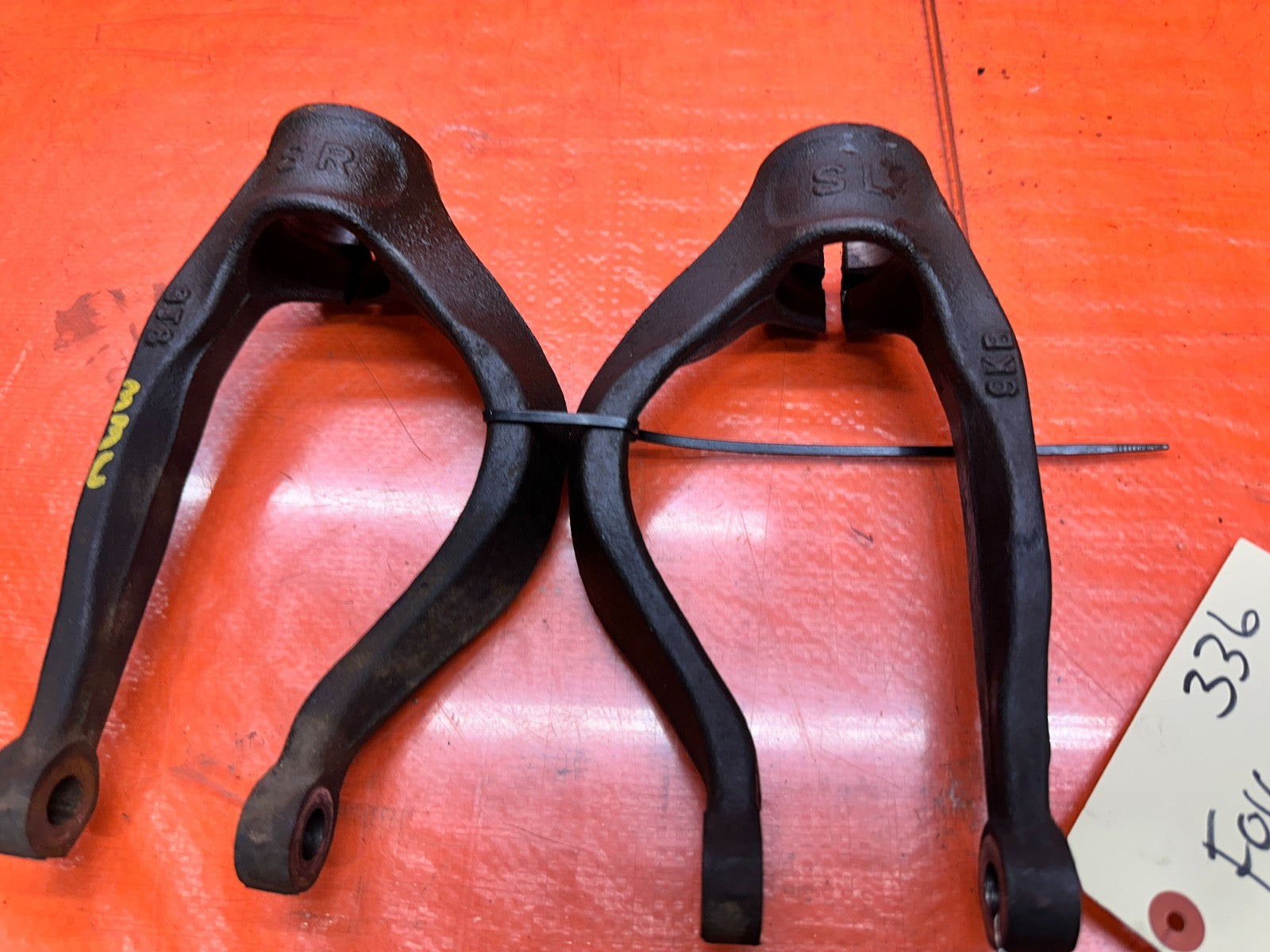 97 01 HONDA PRELUDE 2.2L DRIVER PASSENGER FRONT LOWER SHOCK FORKS SET OEM #3367