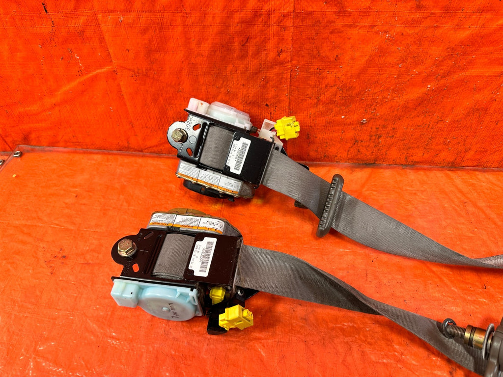 02 06 ACURA RSX   FRONT SEAT BELT SET   LEFT & RIGHT SEAT BELTS GRAY OEM #3152
