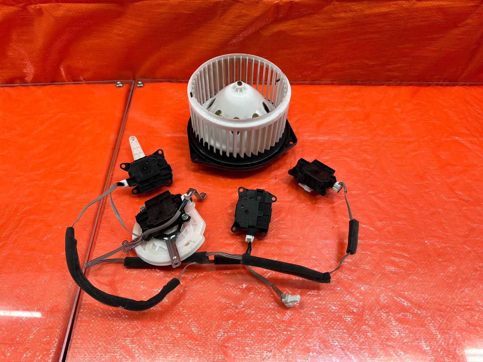 14 20 INFINITI Q50 17 20 Q60   BLOWER W/ HEATER FLAP BLOWER MOTOR ACTURATOR #1859