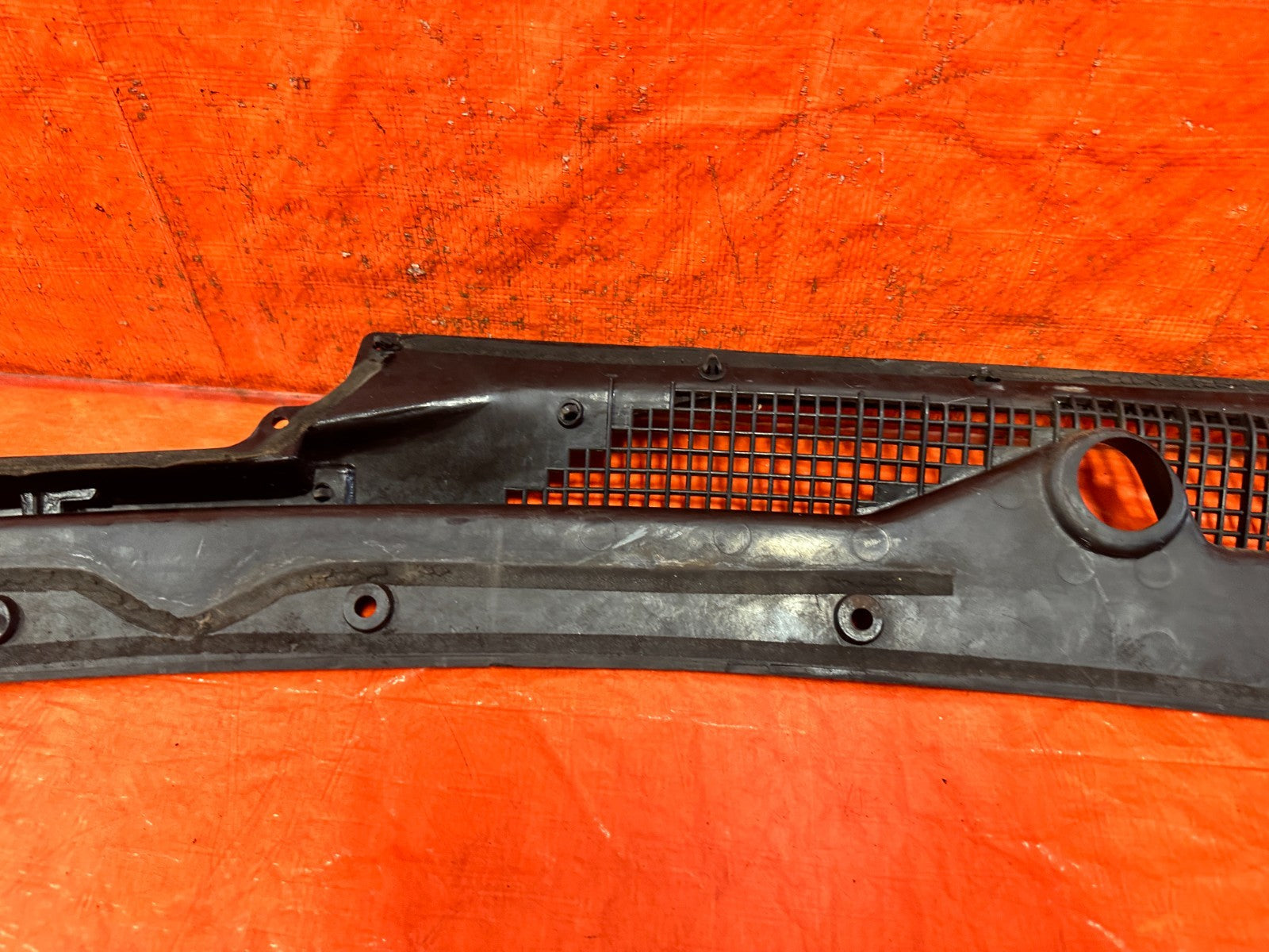92 95 HONDA CIVIC   WINDSHIELD WIPER COWL TRIM PLASTIC   OEM FACTORY OE #32711