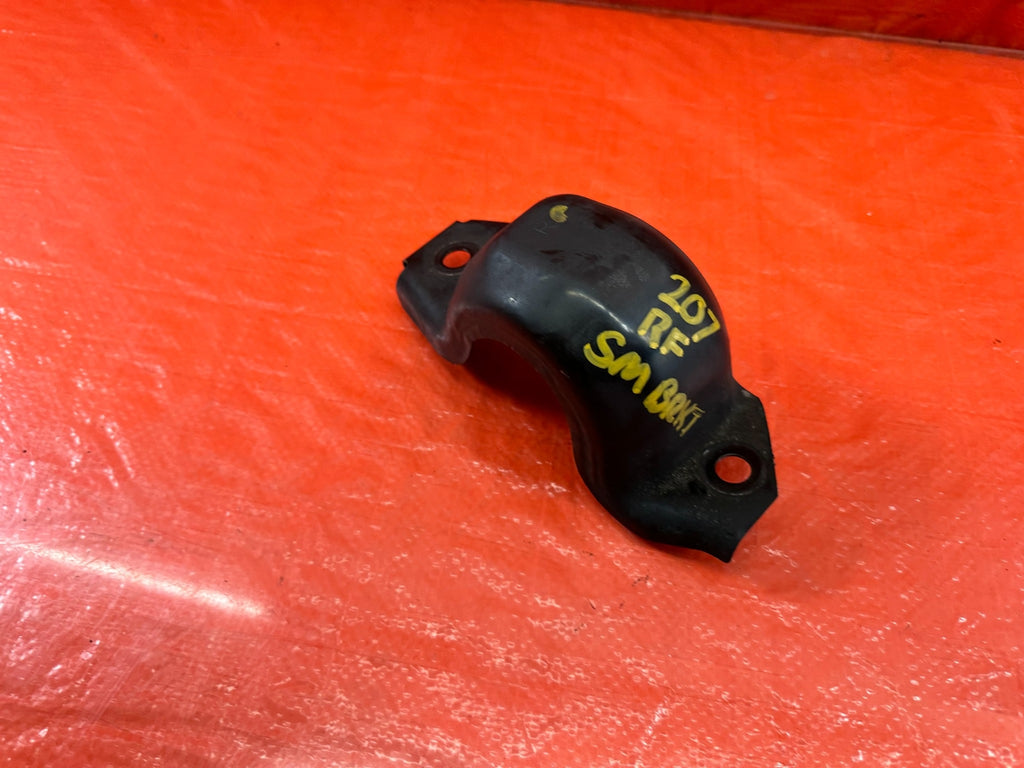 08 15 INFINITI G37 Q60   PASSENGER RIGHT FRONT LOWER CONTROL ARM BRACKET OEM 2075