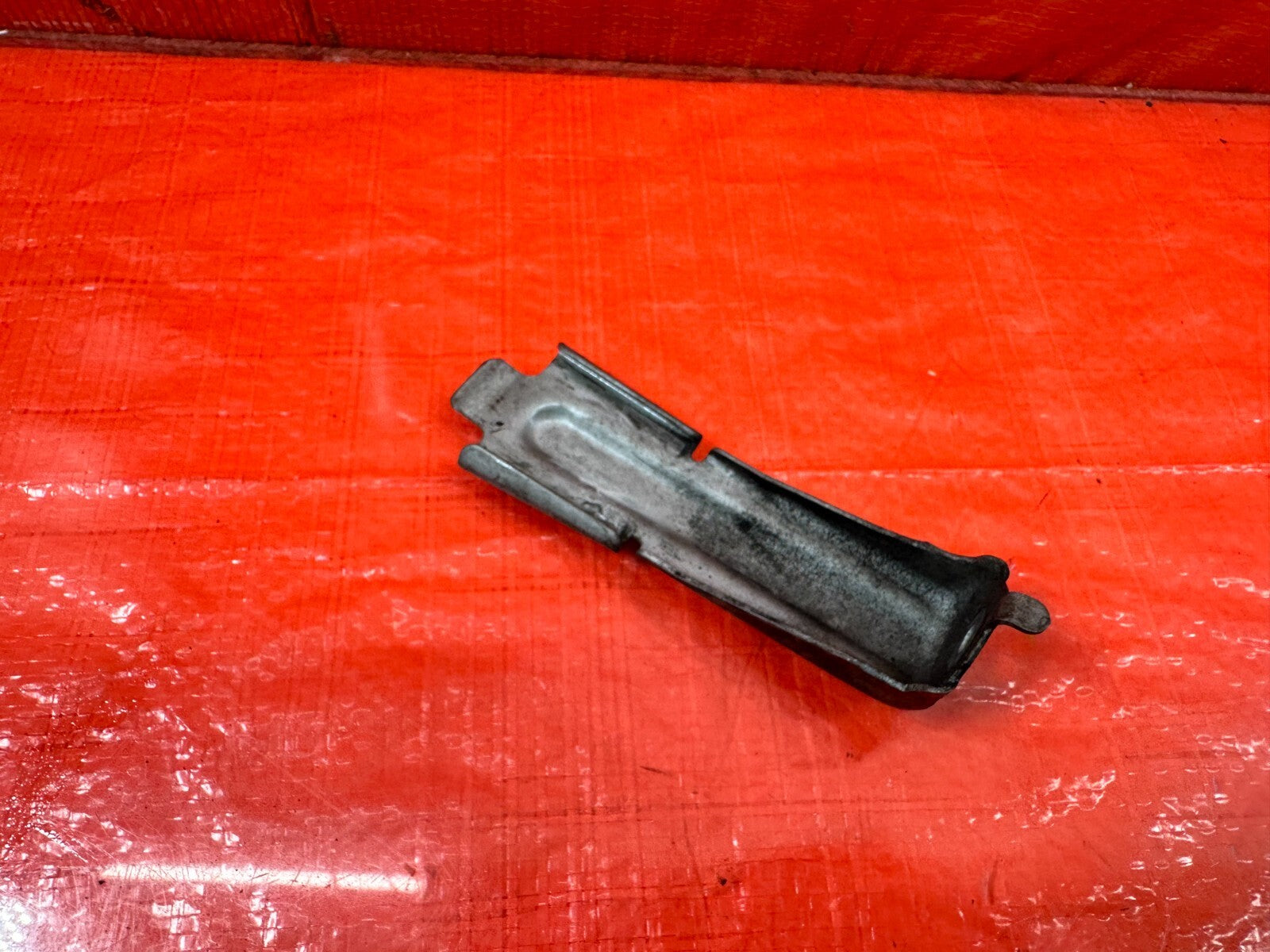 04 08 ACURA TSX   POWER STEERING PUMP TANK BOTTLE MOUNTING BRACKET   OEM #2054