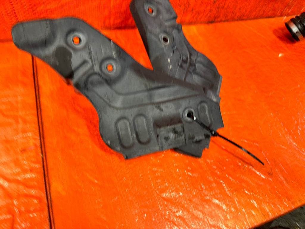 08 15 INFINITI G37 & Q60 COUPE LEFT AND RIGHT REAR SUBFRAME BRACKET DUST SHIELDS13