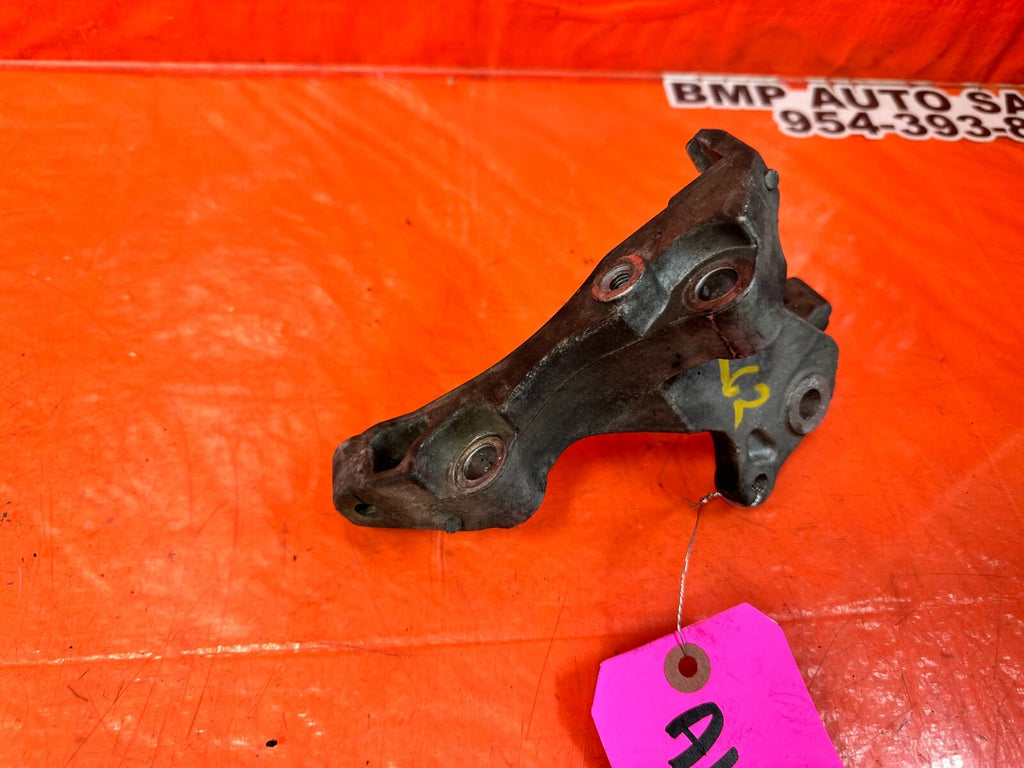 2004 04 NISSAN 350Z   AIR CONDITIONING AC COMPRESSOR PUMP BRACKET   OEM #2625
