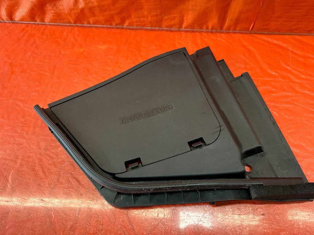 14 20 INFINITI Q50 Q60   BRAKE FLUID UNDER HOOD TRAY FRAME PLASTIC   OEM #2224