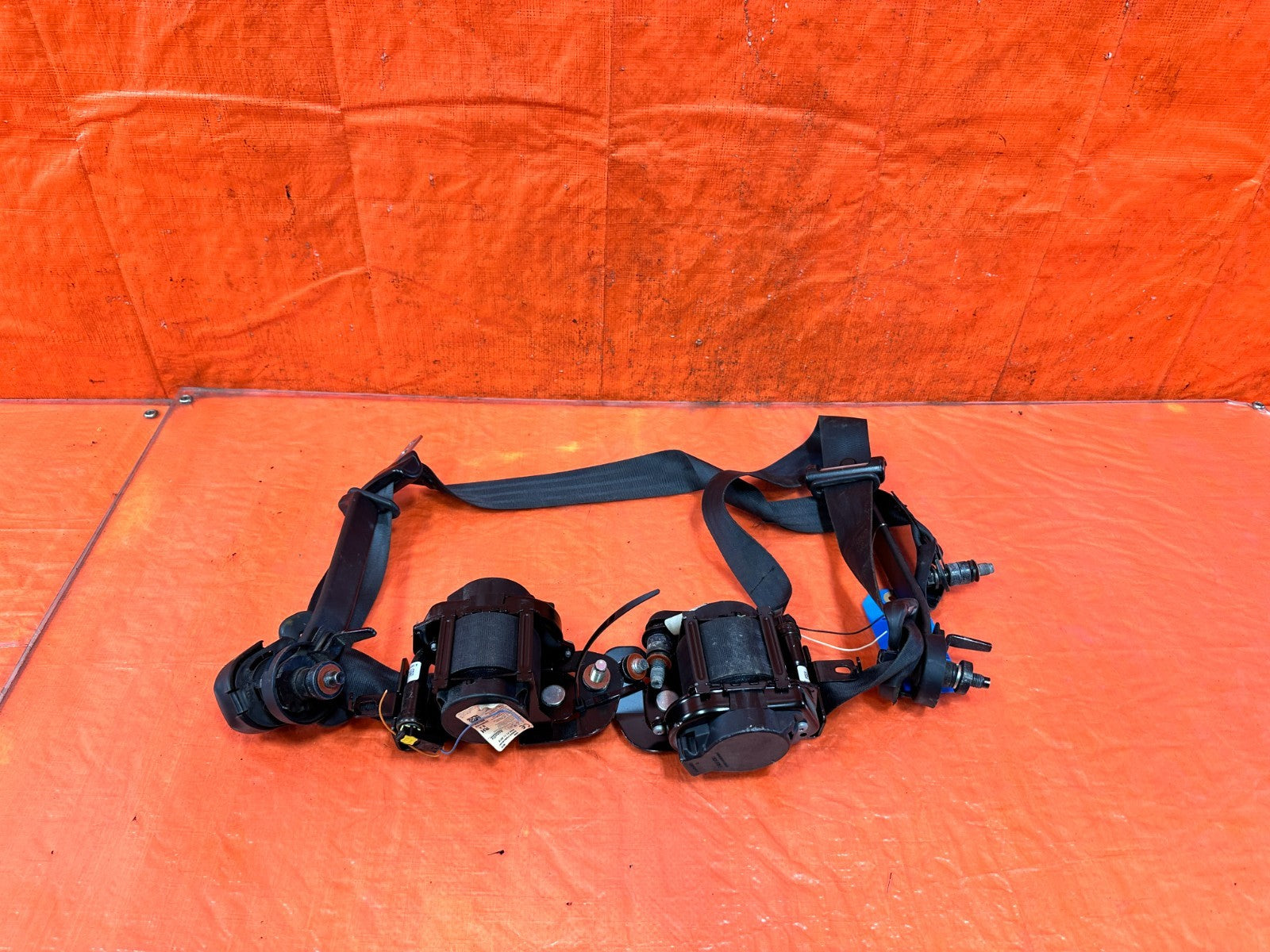 10 16 HYUNDAI GENESIS COUPE   LEFT & RIGHT FRONT SEAT BELTS   BLACK   OEM #3181