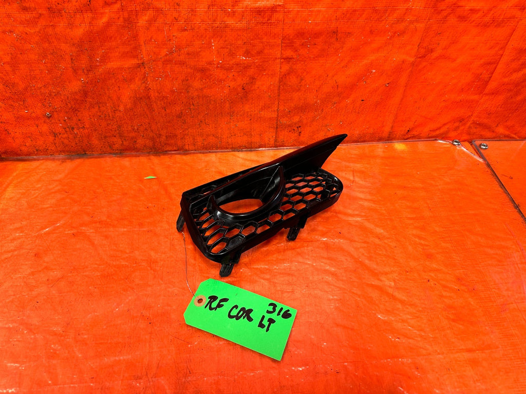 14 17 INFINITI Q50   RIGHT FOG LIGHT TRIM   OEM 3160