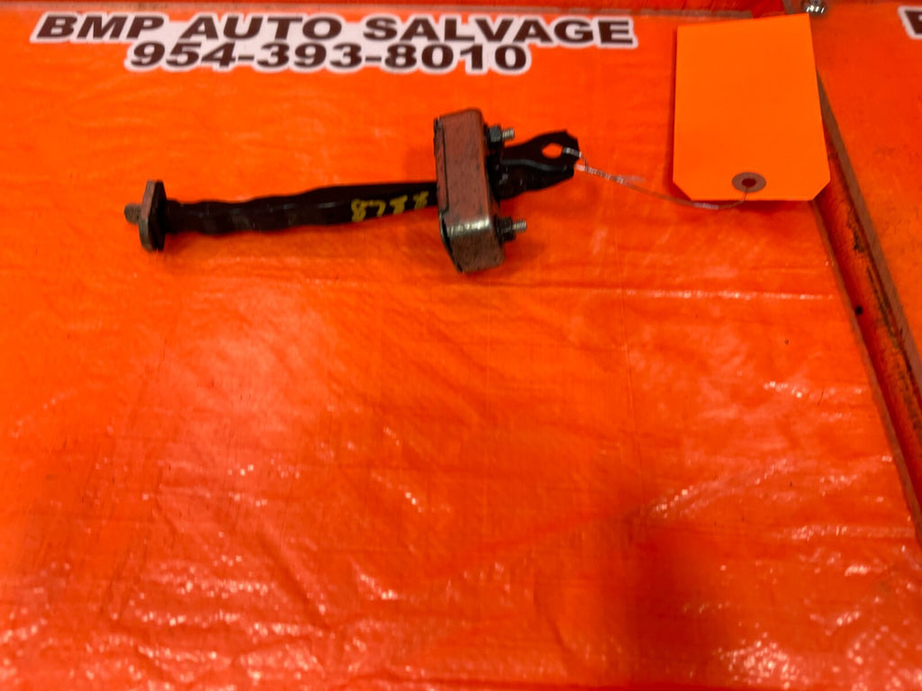 14 20 INFINITI Q50   LEFT OR RIGHT REAR DOOR CHECKER HINGE ARM STOPPER OEM 87888